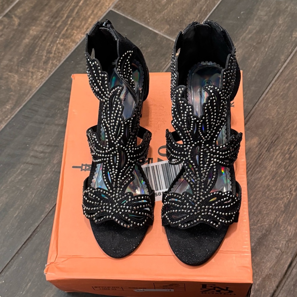 NIB Enzo Romeo Rhinestone Gladiator Heels - Picture 3 of 15